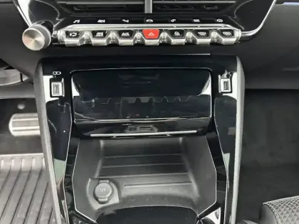 Photo 89 Peugeot 2008  PureTech 130 S&S EAT8