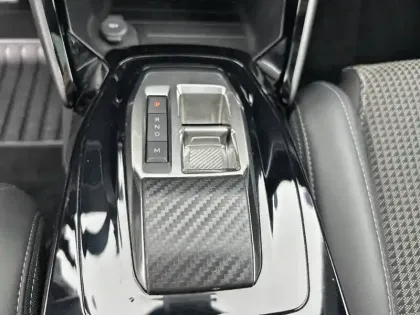 Photo 75 Peugeot 2008  PureTech 130 S&S EAT8