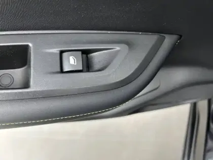 Photo 78 Peugeot 2008  PureTech 130 S&S EAT8