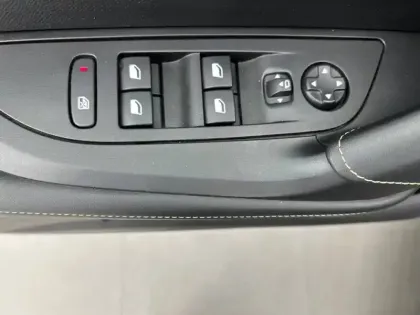 Photo 20 Peugeot 2008  PureTech 130 S&S EAT8