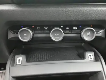 Photo 24 Citroën C4  Hybride 136 e-DCS6