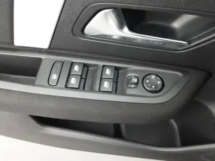 Photo 18 Citroën C4  Hybride 136 e-DCS6