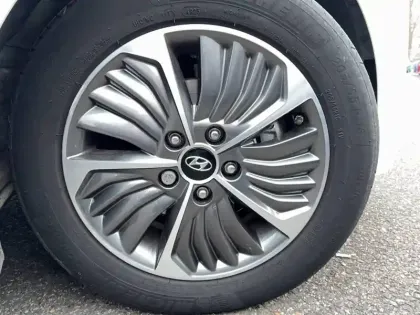 Photo 8 Hyundai Ioniq  Plug-in 141 ch