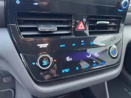 Photo 24 Hyundai Ioniq  Plug-in 141 ch