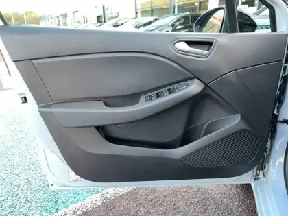 Photo 10 Renault Clio  E-Tech full hybrid 145 ch GSR2