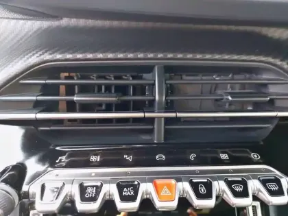 Photo 19 Peugeot 2008  Electrique 136 ch