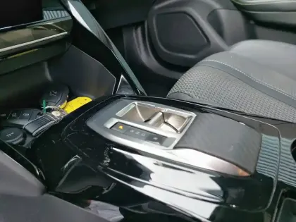 Photo 13 Peugeot 2008  Electrique 136 ch