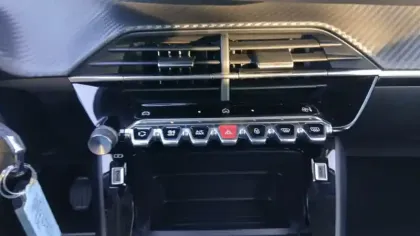 Photo 20 Peugeot 208  PureTech 100 S&S BVM6