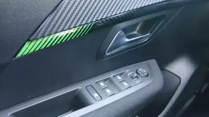 Photo 21 Peugeot 208  PureTech 100 S&S BVM6