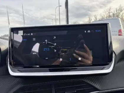 Photo 18 Peugeot 208  Hybrid 110 e-DCS6