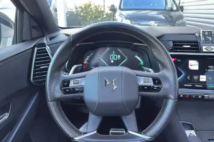 Photo 44 DS DS 7 DS7 Crossback Hybride E-Tense 300 EAT8 4x4