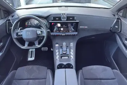 Photo 41 DS DS 7 DS7 Crossback Hybride E-Tense 300 EAT8 4x4