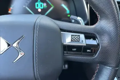 Photo 63 DS DS 7 DS7 Crossback Hybride E-Tense 300 EAT8 4x4