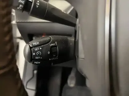 Photo 32 Peugeot 208 Gén. II Ph2 Premium 5