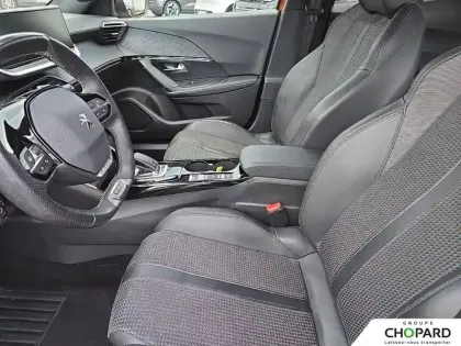 Photo 84 Peugeot 2008  PureTech 130 S&S EAT8