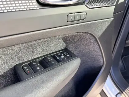 Photo 8 Volvo Xc40  B3 163 ch DCT7