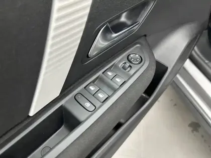 Photo 41 Citroën C4  Hybride 100 e-DCS6