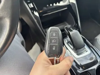 Photo 21 Peugeot 208  Electrique 50 kWh 136ch