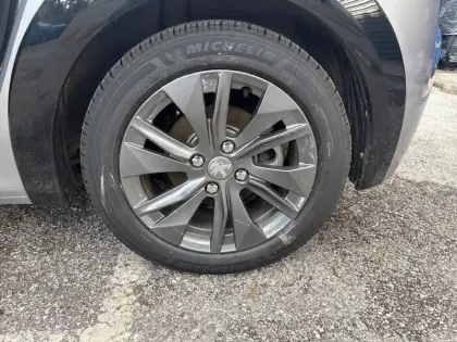 Photo 10 Peugeot 208  Electrique 50 kWh 136ch