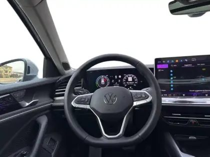 Photo 31 Volkswagen Passat  1.5 eHybrid 204 DSG6