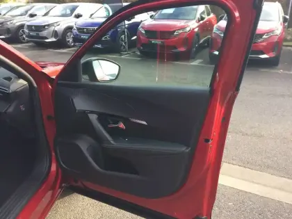 Photo 12 Peugeot 2008  Hybrid 145 e-DCS6