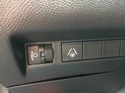 Photo 23 Peugeot 2008  Hybrid 145 e-DCS6