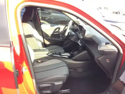 Photo 11 Peugeot 2008  Hybrid 145 e-DCS6