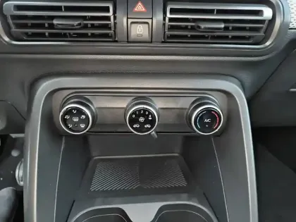 Photo 34 Citroën C3  Turbo 100 ch BVM6