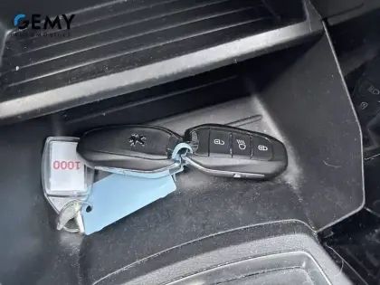 Photo 13 Peugeot 208  BlueHDi 100 S&S BVM6