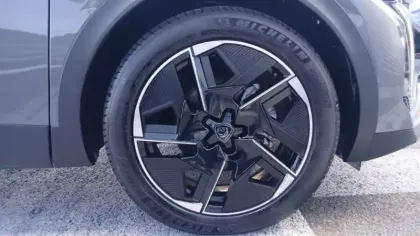 Photo 14 Peugeot 408  Hybrid 145 e-DCS6