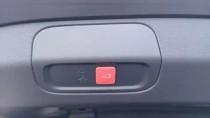 Photo 69 Peugeot 408  Hybrid 145 e-DCS6