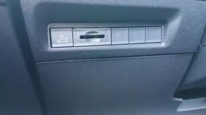 Photo 105 Peugeot 408  Hybrid 145 e-DCS6