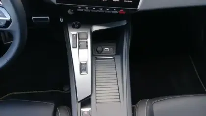 Photo 20 Peugeot 408  Hybrid 145 e-DCS6