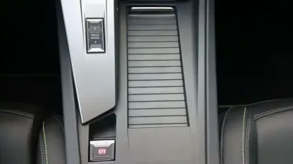 Photo 75 Peugeot 408  Hybrid 145 e-DCS6