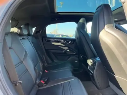 Photo 24 Porsche Cayenne  E-Hybrid 3.0 V6 462 ch Tiptronic BVA