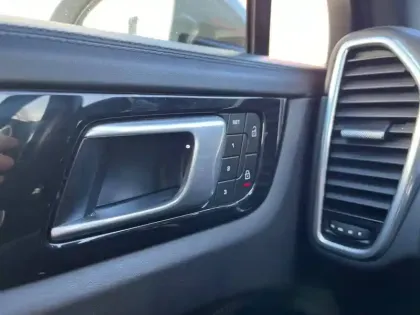 Photo 34 Porsche Cayenne  E-Hybrid 3.0 V6 462 ch Tiptronic BVA