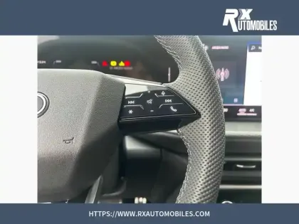 Photo 20 Audi Q5  TFSI 204 ch Hybride S tronic 7 Quattro