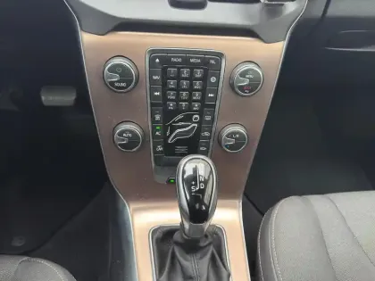 Photo 15 Volvo V40  Cross Country T3 152 ch Geartronic 6