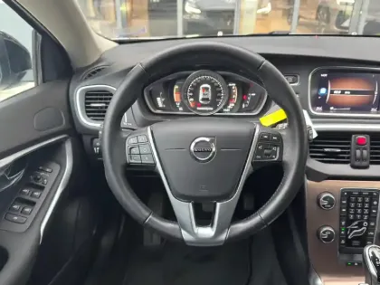 Photo 10 Volvo V40  Cross Country T3 152 ch Geartronic 6