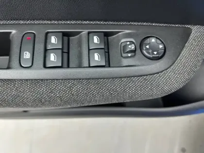 Photo 48 Peugeot 208 Gén. II Ph1 NG Active 5