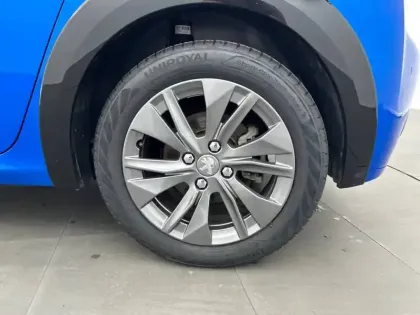 Photo 12 Peugeot 208  Electrique 50 kWh 136ch