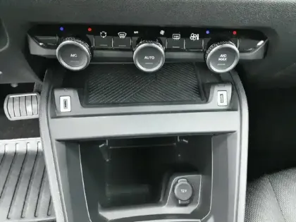 Photo 46 Citroën C4  Hybride 136 e-DCS6