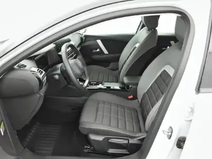 Photo 81 Citroën C4  Hybride 136 e-DCS6