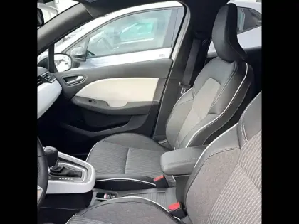 Photo 8 Renault Clio  E-Tech hybride 145