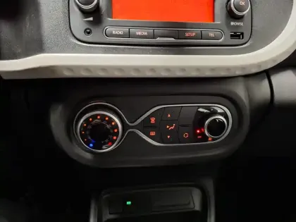 Photo 33 Renault Twingo  III E-Tech
