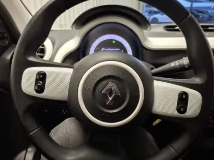 Photo 25 Renault Twingo  III E-Tech