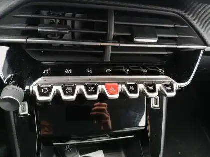 Photo 58 Peugeot 208  BlueHDi 100 S&S BVM6