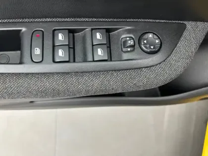 Photo 18 Peugeot 208  Electrique 50 kWh 136ch