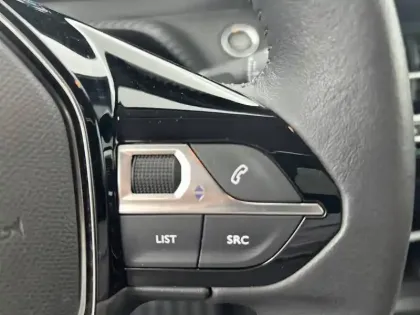 Photo 21 Peugeot 208  Electrique 50 kWh 136ch