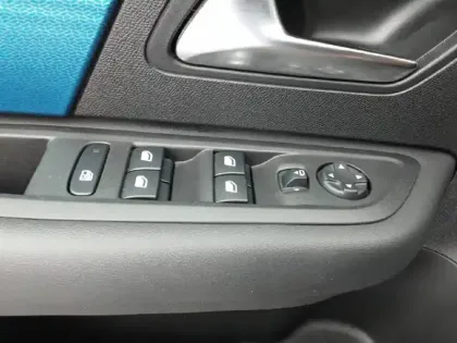 Photo 19 Citroën C4 e- 136 ch Automatique